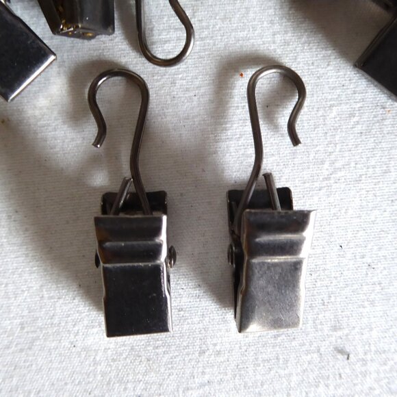 IKEA BRAND RIKTIG 25 QTY ANTIQUED SILVER WIRE CURTAIN HOOK CLAMP CLIP LOT - Picture 2 of 5